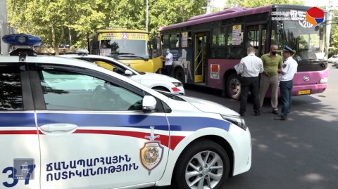 Կտուգանվեն եւ ուղեւորները, եւ վարորդները. երթուղայիններում պահանջները կխստացվեն