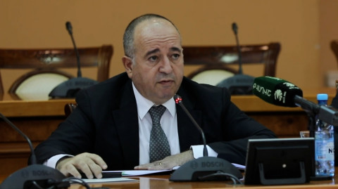 «Մենք զինվոր ենք պահում, էս ի՞նչ եք անում». Պնախարարի հանդիպումը սննդի մատակարարների հետ