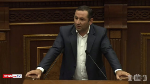 «Մինչեւ էսօր քո առաջն ու հետեւը չեմ կարում հասկանամ». ՔՊ–ականը՝ ընդդիմադիր պատգամավորին