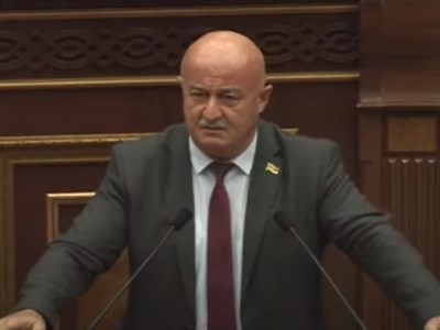 Էրդողանին ի՞նչ իրավունքով ես միջազգային հանցագործ համարում. Աղազարյանը՝ Վարդեւանյանին