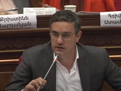 Ձեր ո՞ր լիազորությունով եք զորքերը Հայաստանի սովետական սահմանների բերելիս. Ղազինյանը՝ Փաշինյանին