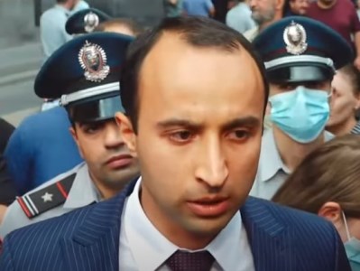 Թուրքական որևէ բան Հանրապետության հրապարակում չկա. վարչապետի օգնական