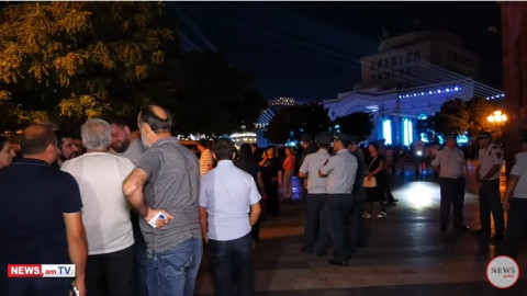 Բողոքի ակցիա Կառավարության շենքի մոտ` սեպտեմբերի 21-ի համերգը չեղարկելու պահանջով