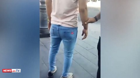 Ջինսերի վրա թուրքական դրոշով երիտասարդներ՝ Հանրապետության հրապարակում