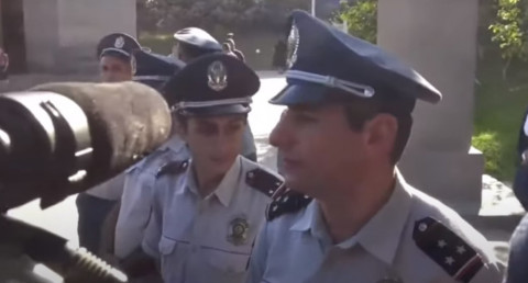 «Եռաբլուրում» ոստիկանները ու թիկնապահները թույլ չեն տալիս լրագրողներին լուսաբանել Փաշինյանի այցը