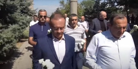 «Հայաստան» խմբակցության պատգամավորները ծաղիկներ են խոնարհում զոհվածների շիրիմներին