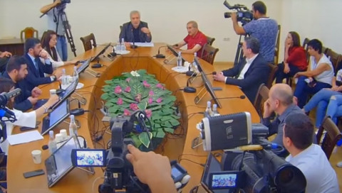 Զանգեզուր չի, Սյունիք է. Ղազինյանը նկատողություն արեց Անդրանիկ Քոչարյանին
