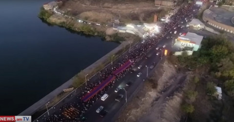 Ջահերով երթը դեպի Եռաբլուր` վերեւից