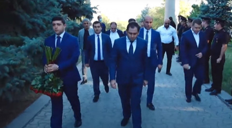 Փոխվարչապետ Սուրեն Պապիկյանն առանձին է այցելել «Եռաբլուր»