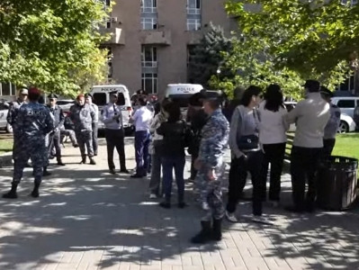 Բողոքի ակցիա Առողջապահության նախարարության դիմաց