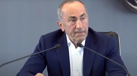 Դու բանակցային սեղանի շուրջը չես, բանակցային սեղանի վրա ես, քեզ են քննարկում. Քոչարյանը՝ Փաշինյանին