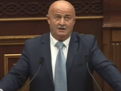Դուք մեզ շահագործում եք. ինչու եք թույլ տալիս, որ օրակարգից շեղվեն. Աղազարյանը՝ ԱԺ նախագահությանը