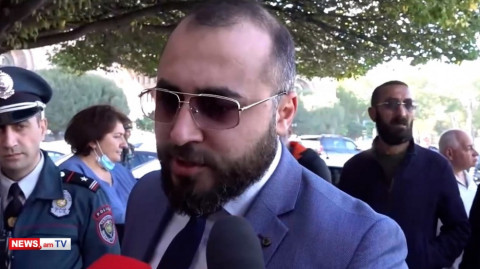 «Ես վարչապետի օգնականն եմ, բայց էստեղ ծնողների կողմից եմ, եղբայրս էլ է զոհվել»