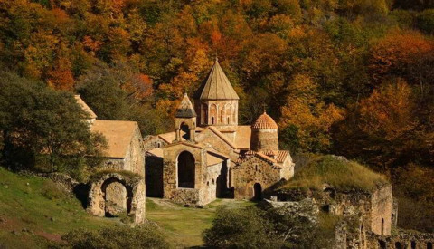 Դադիվանքի դիրքապահները. Վեց հոգևորական մնում է ադրբեջանցիներով շրջապատված Դադիվանքում