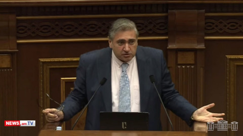«Աշխատանքը կապիկին մարդ սարքեց». Արթուր Խաչատրյանը հեգնեց էկոնոմիկայի նախարարին