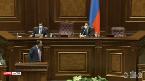 Հա աթեիստ եմ, հարցեր կա՞ն. Արսեն Թորոսյանը՝ Գեղամ Նազարյանին