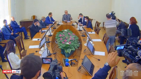 Արթուր Ղազինյանը 9-րդ անգամ չընտրվեց հանձնաժողովի նախագահի տեղակալ․ ՔՊ-ականները կրկին դեմ քվեարկեցին