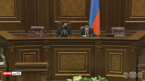 «Մարդ բռնի նորից հրաժարական…». Ալեն Սիմոնյանը մոռացել էր անջատել խոսափողը