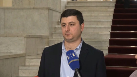 Փաշինյանն անցնում է սահմանները, փախուստի դիմում հարցերից, Տիգրան Աբրահամյան