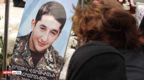 «Մամ, հրամանատարս գրկիս մեջ մահացավ». այսօր պատերազմում զոհված 20–ամյա Արայիկի մահվան տարելիցն է