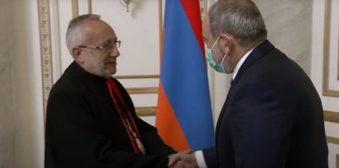 Փաշինյանը հանդիպում է ունեցել Հայ Կաթողիկե եկեղեցու նորընտիր առաջնորդի հետ