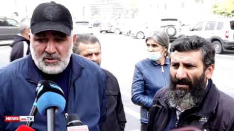 Զոհվածների եւ անհետ կորածների հարազատները փակեցին Կառավարության հարակից փողոցը