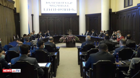 «Խնդրում ենք պահպանել լռություն» գրությունը՝ Կառավարության նիստերի դահլիճում