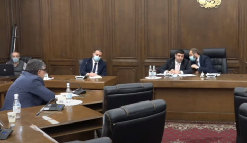 Խայտառակություն է, որ ներքնազգեստ ենք ներկրում. Խաչատուր Սուքիասյանը՝ Քերոբյանին