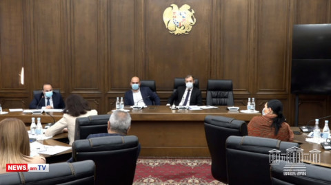 «Սոկրատ Սարգսյանը կարծում ա՝ ես եմ մեղավոր, աշխատավարձը չի բարձրանում». պատգամավորը հեգնեց