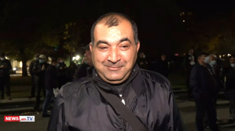 «Ես էլ մթնոլորտն եմ վերահսկում». Տիրան Խաչատրյանը մասնակցում է «Հայաստան» դաշինքի հանրահավաքին