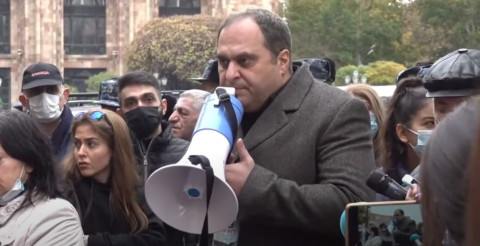 Բա որ հիմա էլ ասեն՝ Երեւանը տվեք, Երեւանն էլ եք տալո՞ւ. Արա Զոհրաբյանը՝ իշխանություններին