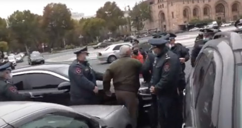 Ոստիկանները բերման ենթարկեցին տարեց տղամարդուն