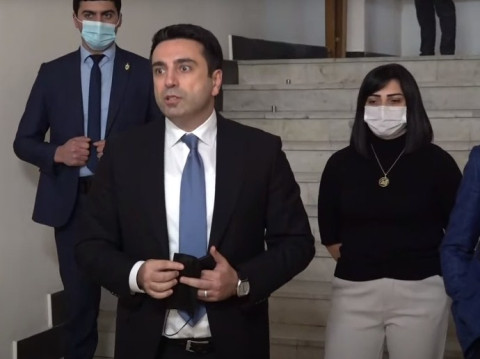 Ալեն Սիմոնյանը և ընդդիմադիրները վիճում են արտահերթ նիստ անելու շուրջ