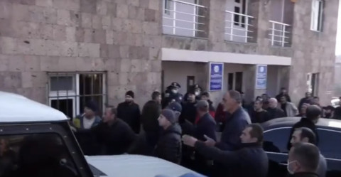 «Ս... եղիր». բյուրականցիները՝ համայնքի ղեկավարի ժամանակավոր պաշտոնակատարին