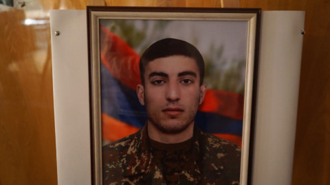 «Մամ, կամիկաձեն անցել է գլխիս վրայով, փրկվել եմ». հուշ-ցերեկույթ՝ Շուշիում զոհված Իլյայի հիշատակին