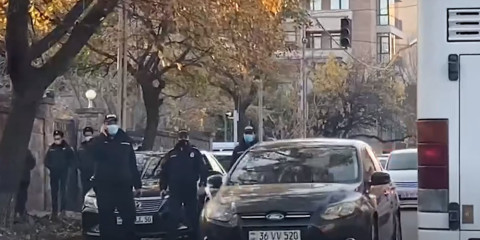 Նիկոլ Փաշինյանի այցին ընդառաջ՝ Ազգային ժողովի շենքի մոտ ոստիկանական ուժեր են բերվում