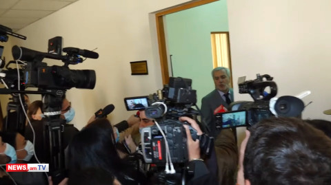 «Ես տղաների վիճակը գիտեմ, դուք վարսավիրանոց գնացեք». Անդրանիկ Քոչարյանն իր ոճի մեջ է