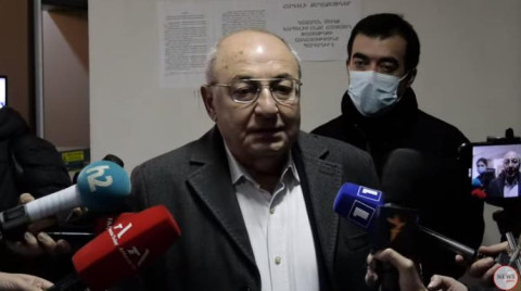 Ազգային ժողովում բանավեճերից օգուտ չկա, հարցը լուծվելու է փողոցում. Վազգեն Մանուկյան