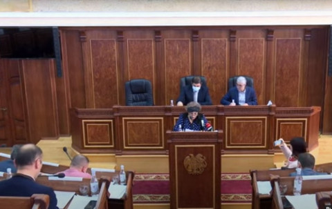 «Մեր երեխեքն էլ երեւանցի երեխեքից պակասը չեն». Գյումրիում տոնածառ կտեղադրվի