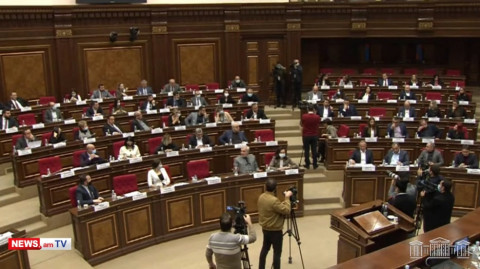 Իշխանության աթոռներին նստածները հետեւողականորեն վարկաբեկում են բանակը. թեժ քննարկում ԱԺ–ում