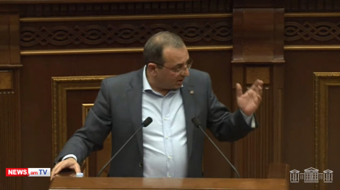 Քոչարյանացավ եք կպել, հերիք եղավ էս ամբիոնը չարաշահեք. Արծվիկ Մինասյանը՝ ՔՊ–ին