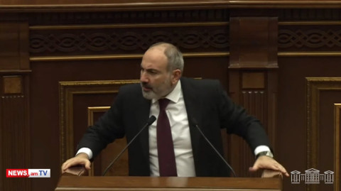 Ի՜նչ եք գոռում. հրաժարականի մասին հարցը հավասարակշռությունից հանեց Նիկոլ Փաշինյանին
