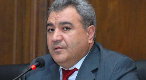 Իշխան Զաքարյանը դուրս եկավ «Պատիվ ունեմ» խմբակցությունից