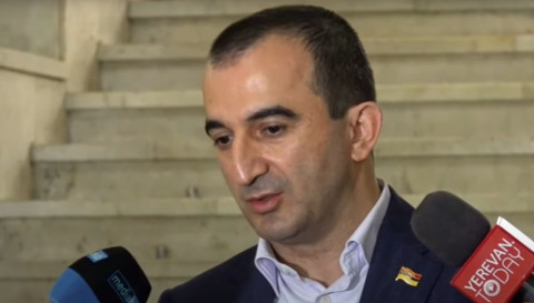 Բարոյական չի՝ տեղից վերկացողը խոսում է գերեվարվածի մասին. Մխիթար Զաքարյանը՝ իշխանությունների մասին