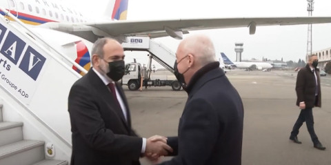 Փաշինյանն աշխատանքային այցով Թբիլիսիում է. նա առանձնազրույց է ունեցել Ղարիբաշվիլիի հետ