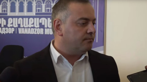 Վարչապետի աթոռին նստած անձը փորձում է գողանալ վանաձորցու քվեն եւ նրան սպասարկում է ԼՀԿ–ն. Դոխոյան