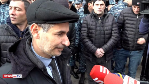 Քանի որ մեզ թույլ չեն տալիս մուտք գործել շենք, բակում տեղի կունենա երդման արարողությունը. ավագանի