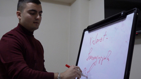 Ադրբեջաներենի առաջին ուսուցման կենտրոնը Հայաստանում. հայ երիտասարդների նախաձեռնությունը