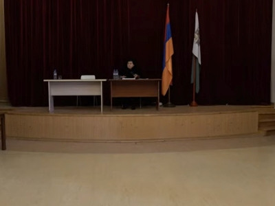 Փարաքարում ավագանու նիստտը շարունակվում է