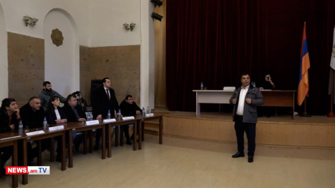 «Ապրելու երկիր» խմբակցության ավագանու անդամները վայր դրեցին մանդատները և դուրս եկան նիստերի դահլիճից